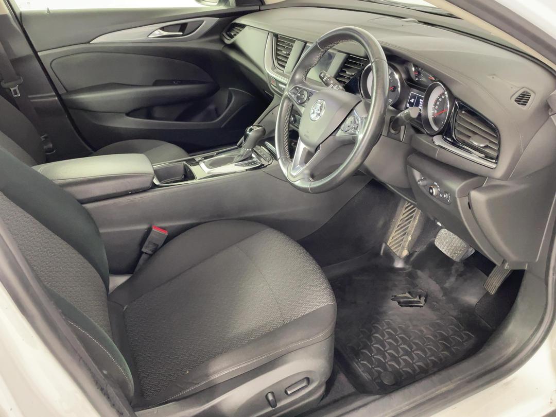 Photo '16' of Holden Commodore