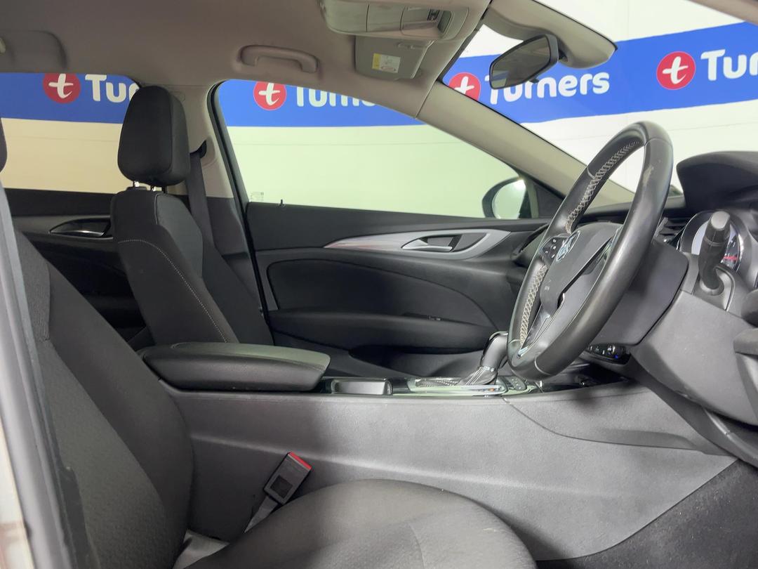 Photo '16' of Holden Commodore