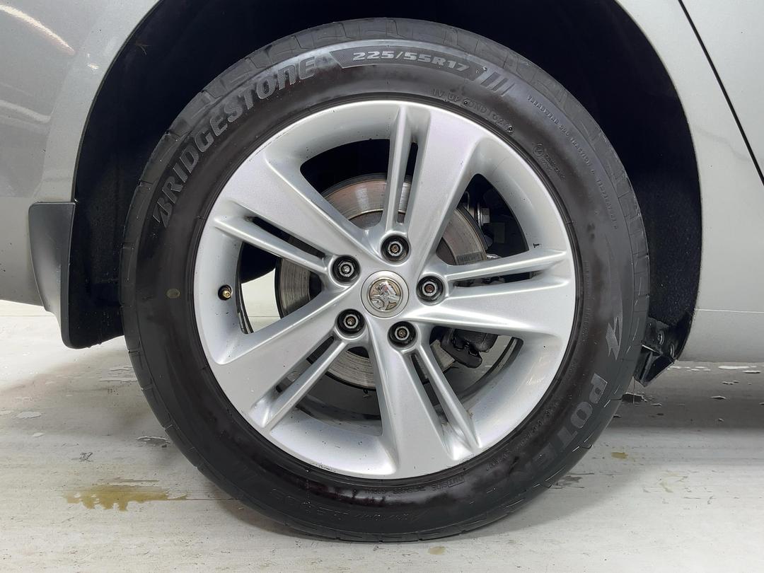 Photo '12' of Holden Commodore