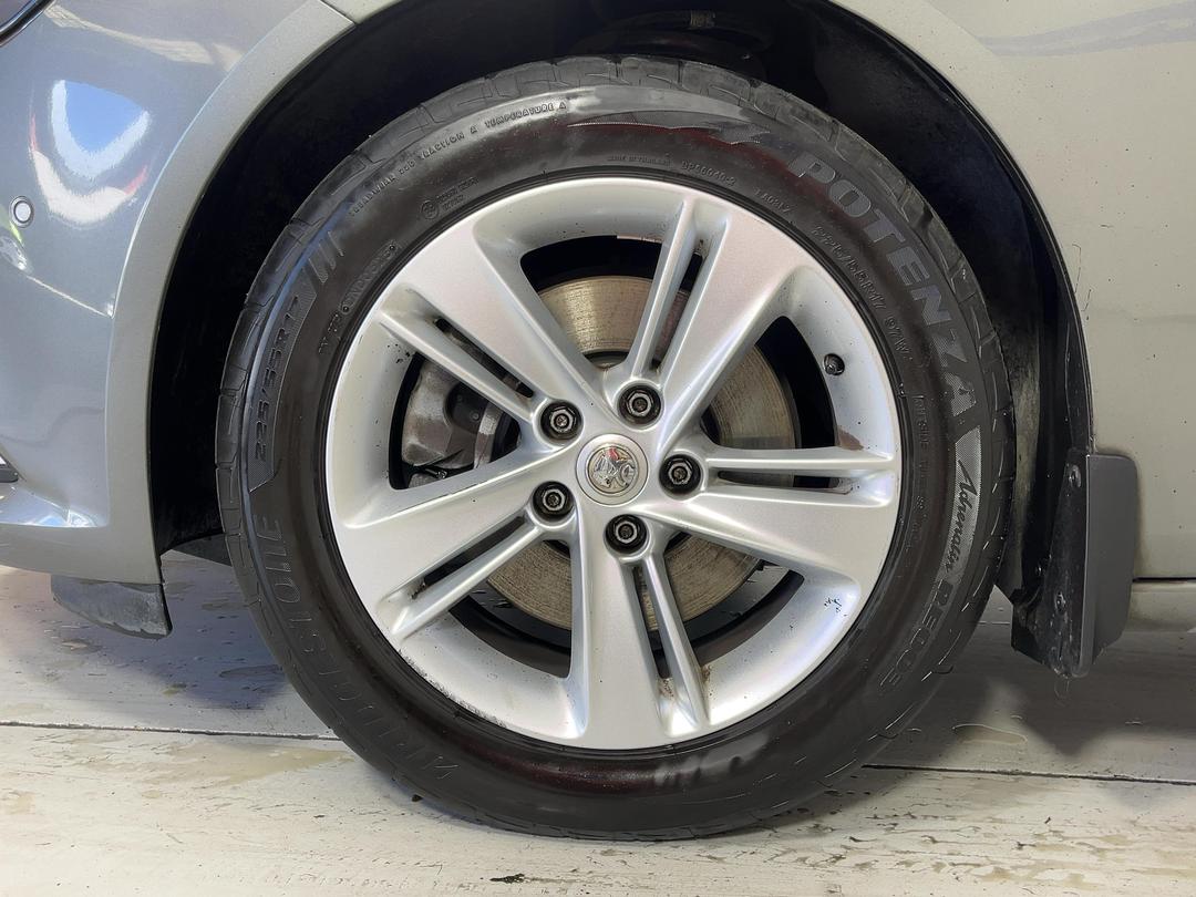 Photo '10' of Holden Commodore