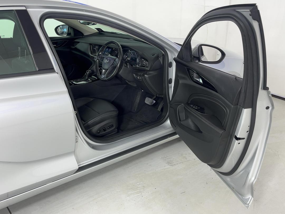 Photo '15' of Holden Commodore