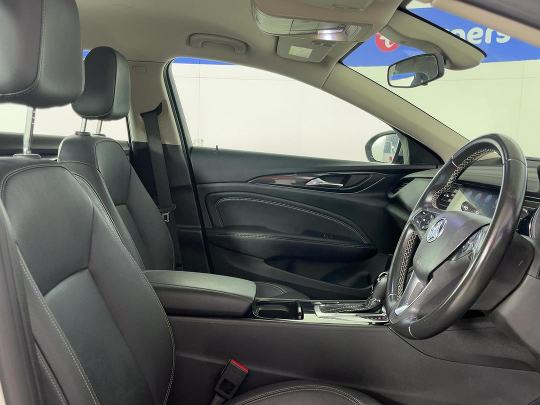 Photo '16' of Holden Commodore