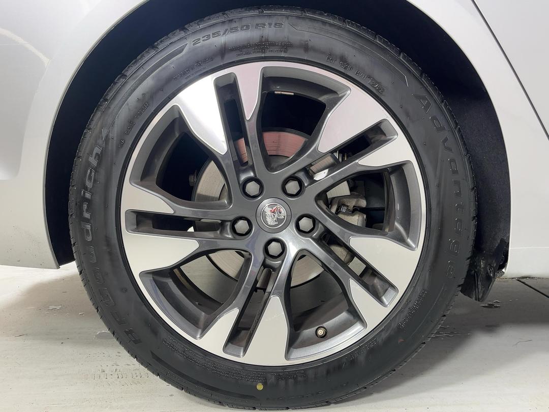 Photo '12' of Holden Commodore