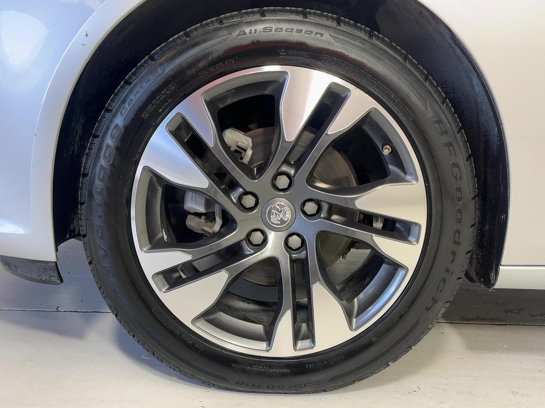 Photo '10' of Holden Commodore