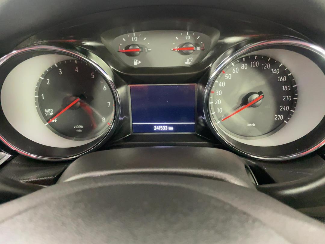 Photo '21' of Holden Commodore