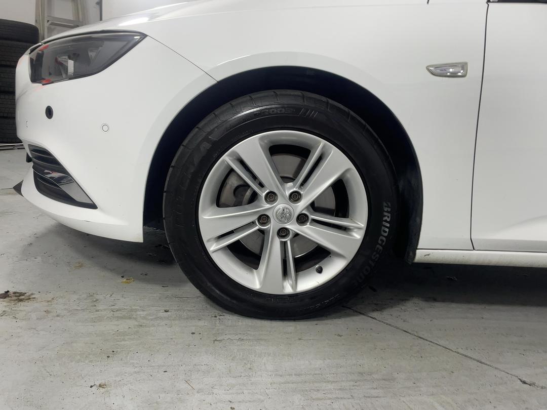 Photo '10' of Holden Commodore