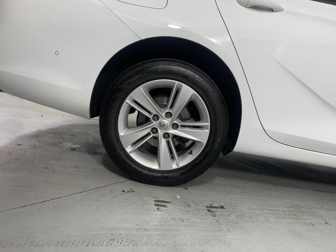 Photo '12' of Holden Commodore