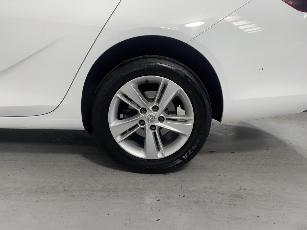 Photo '11' of Holden Commodore