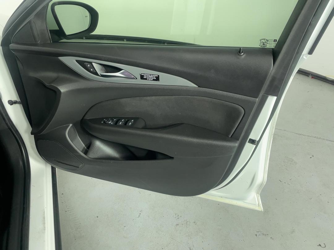 Photo '15' of Holden Commodore