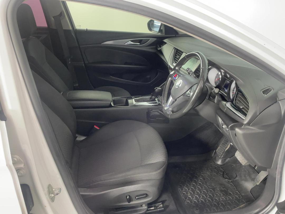 Photo '16' of Holden Commodore