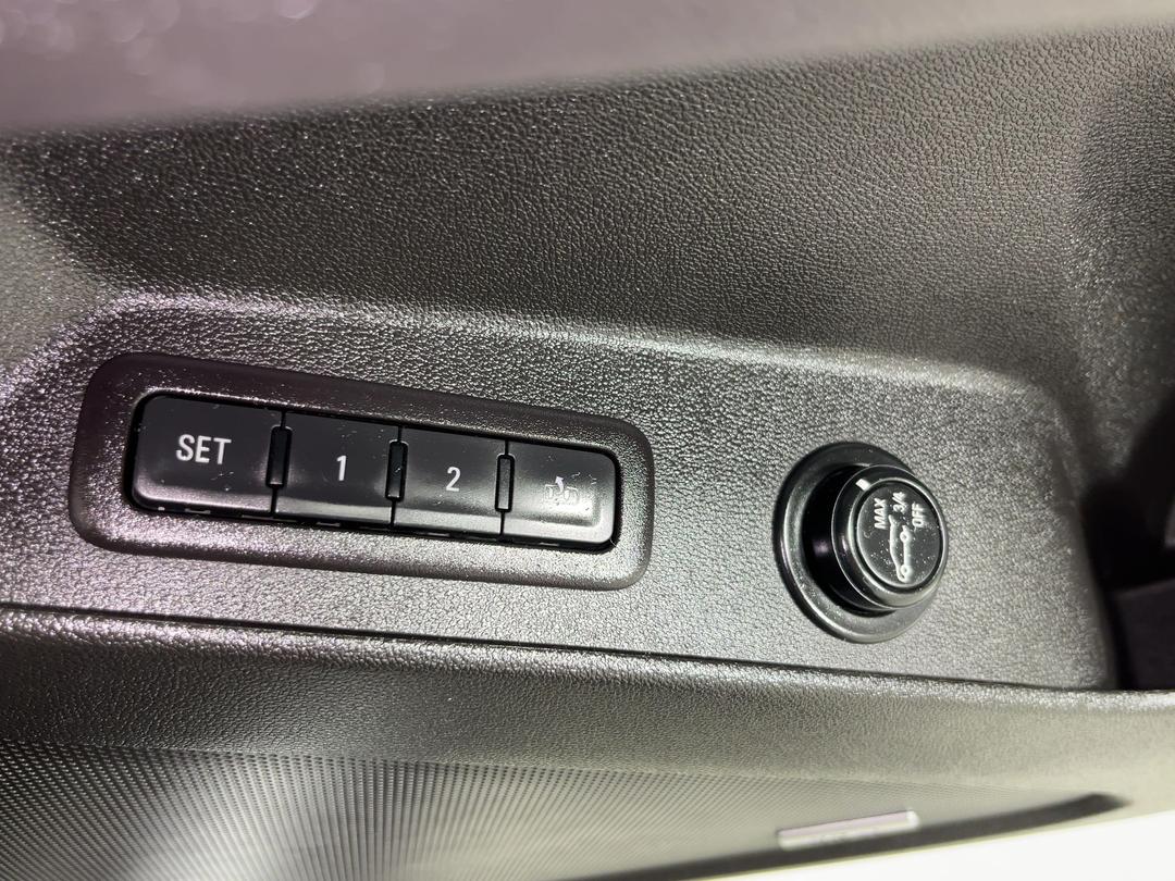 Photo '26' of Holden Equinox