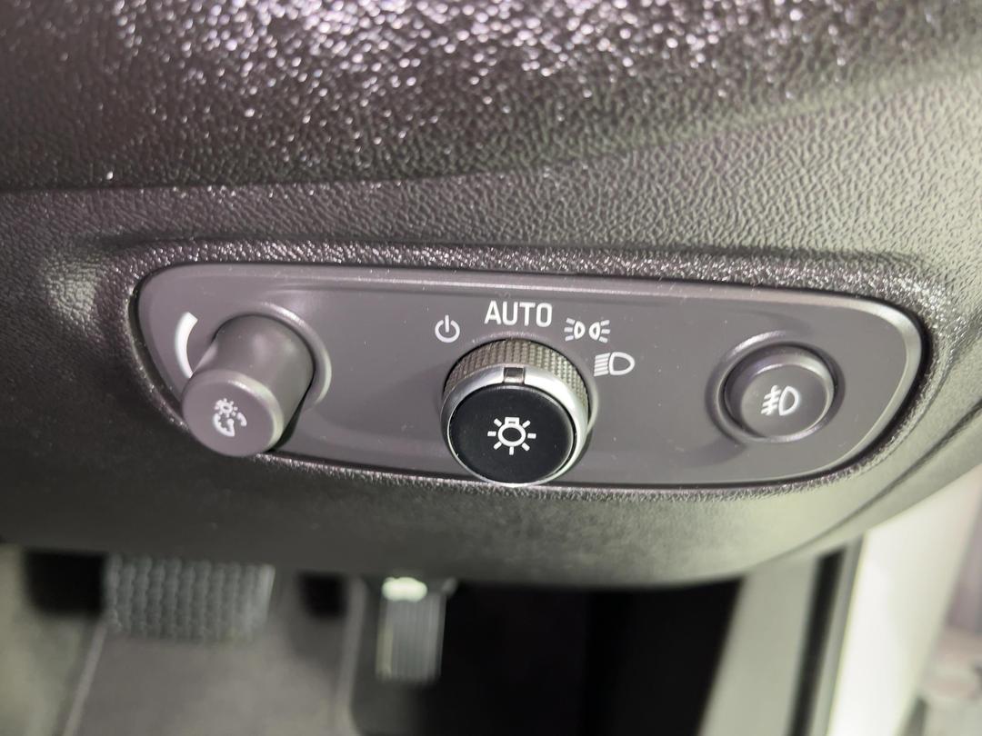 Photo '27' of Holden Equinox