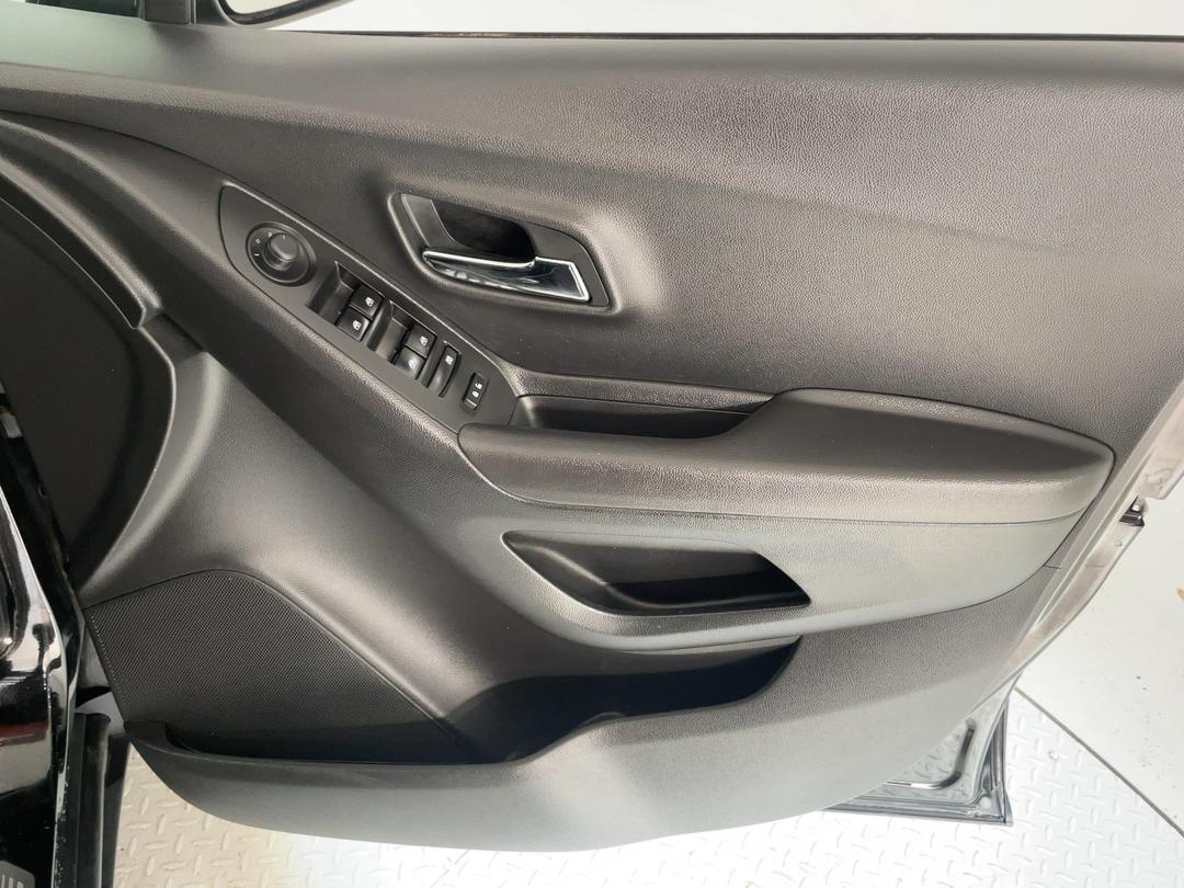 Photo '15' of Holden Trax