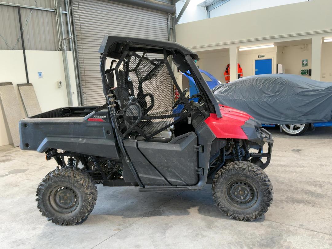 Photo '2' of Honda PIONEER SXS700M2