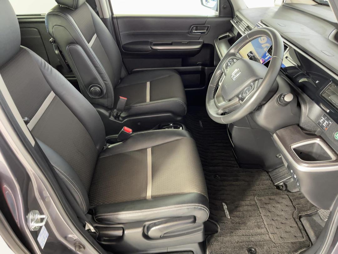 Photo '16' of Honda Stepwgn