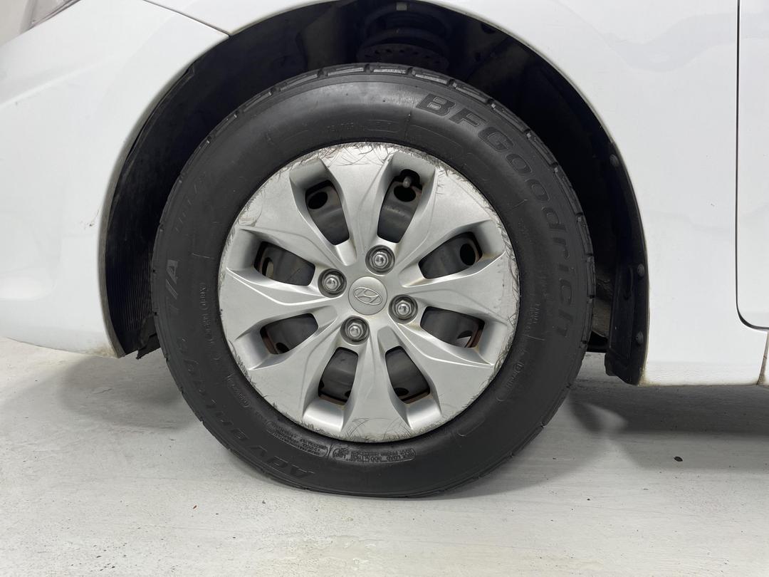 Photo '10' of Hyundai Accent