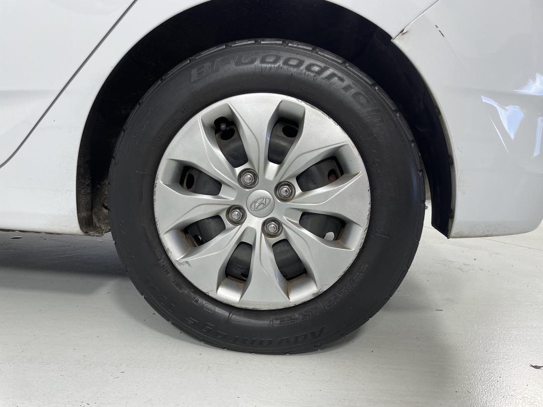 Photo '11' of Hyundai Accent