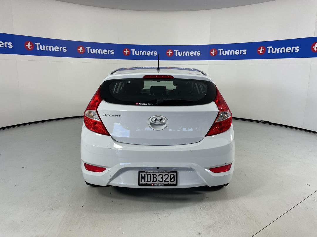 Photo '6' of Hyundai Accent