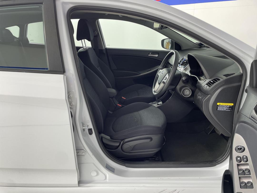 Photo '16' of Hyundai Accent