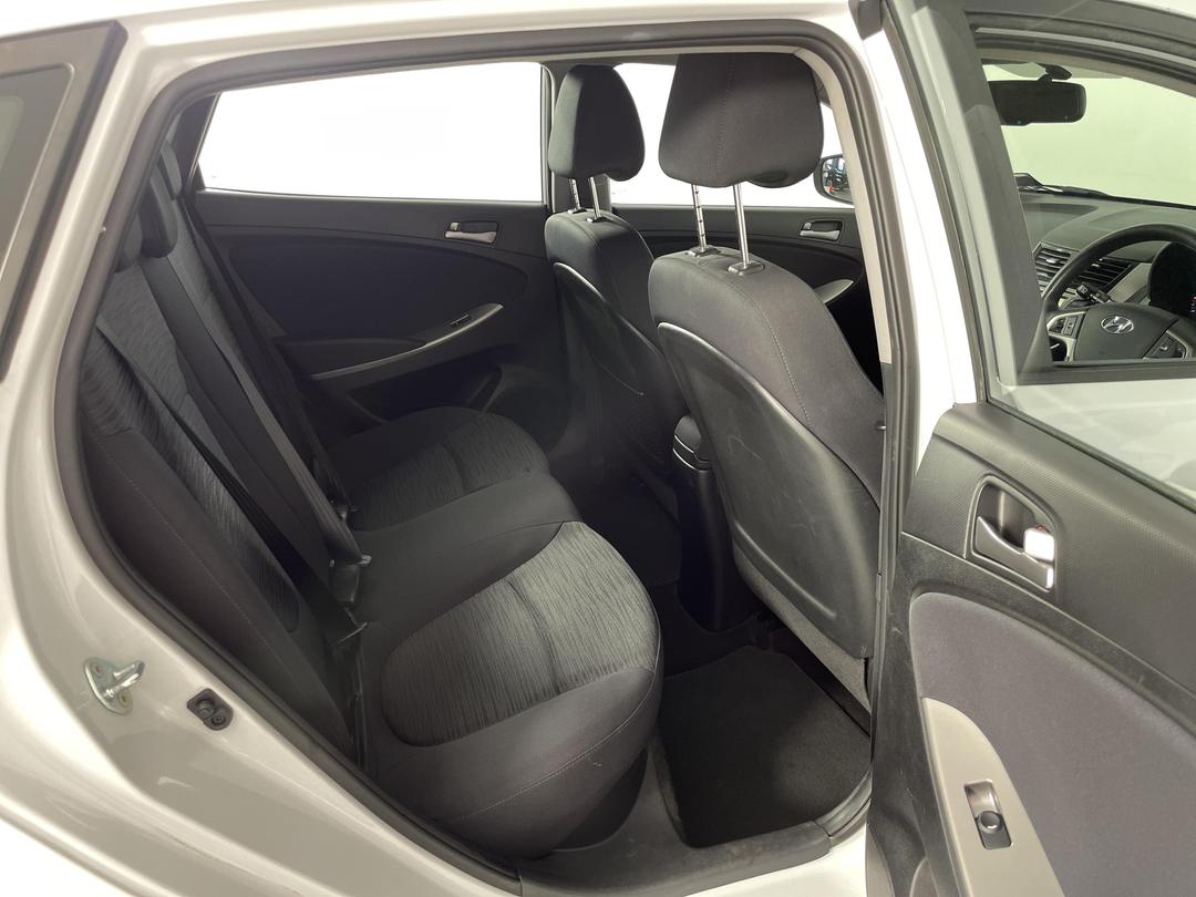 Photo '20' of Hyundai Accent