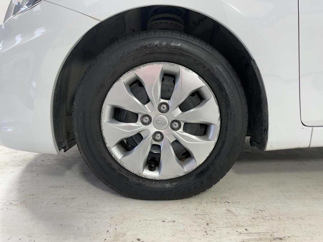 Photo '10' of Hyundai Accent