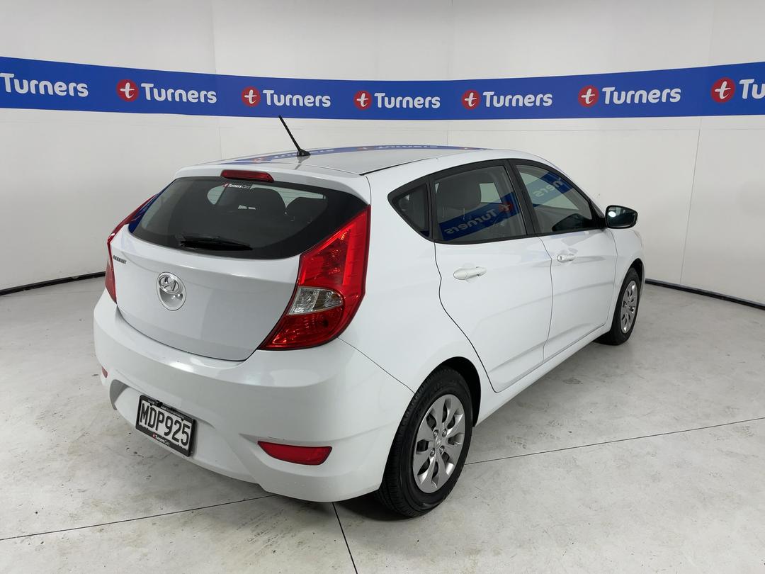 Photo '7' of Hyundai Accent