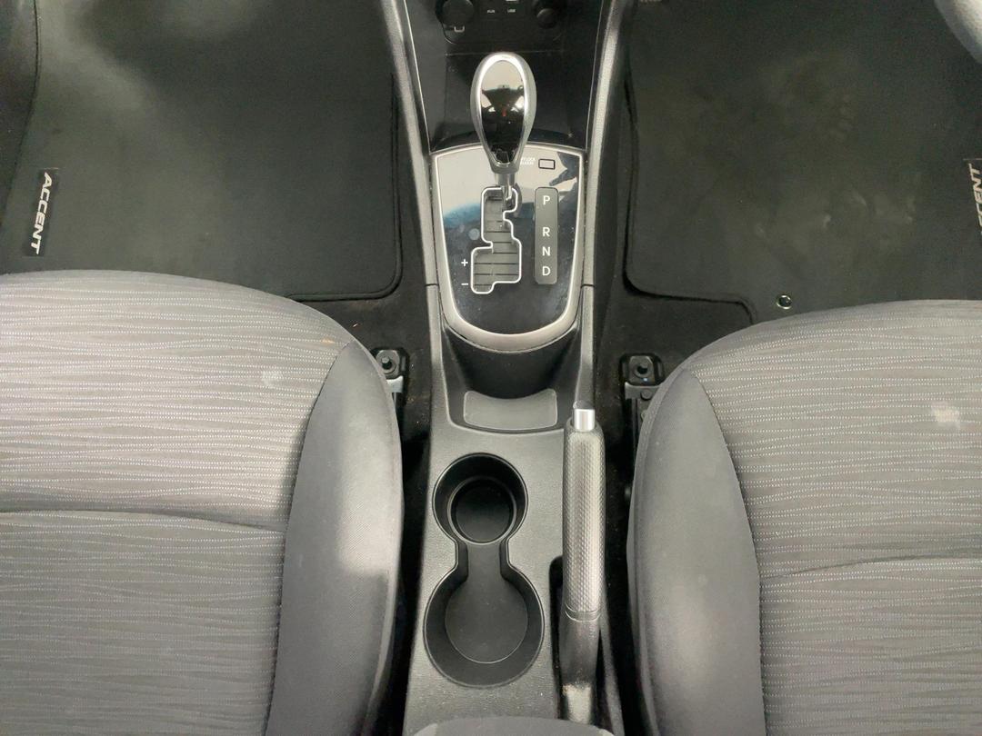 Photo '18' of Hyundai Accent