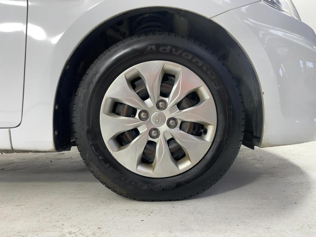 Photo '9' of Hyundai Accent