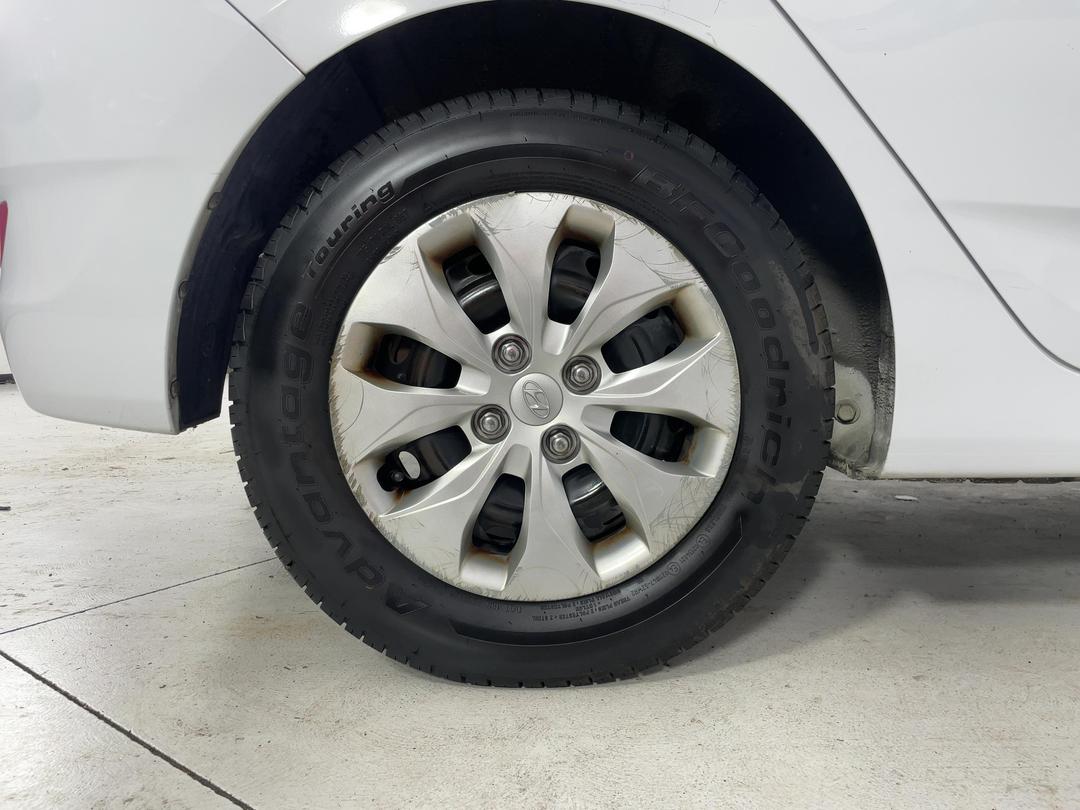 Photo '12' of Hyundai Accent