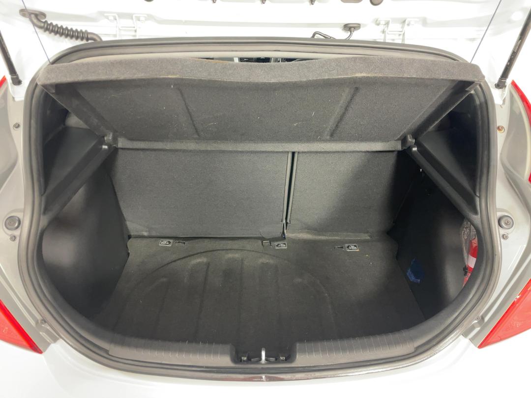 Photo '14' of Hyundai Accent