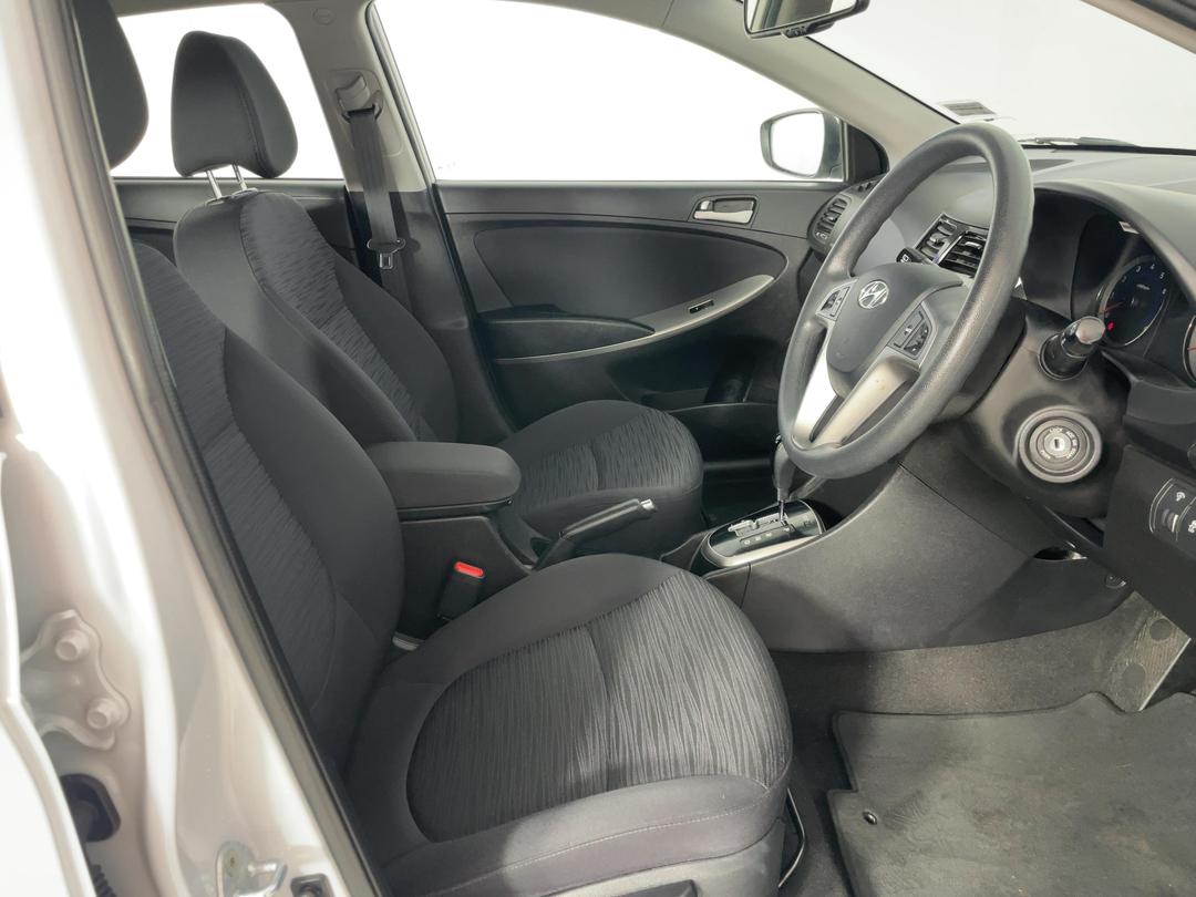 Photo '16' of Hyundai Accent