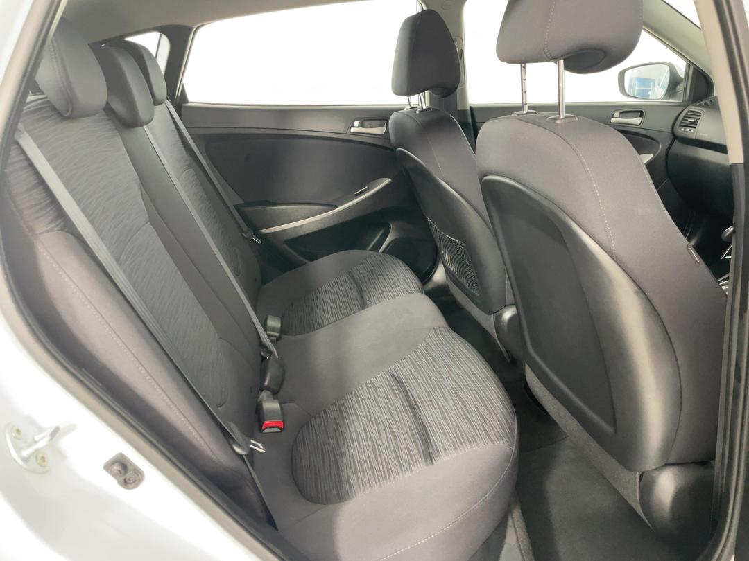 Photo '20' of Hyundai Accent