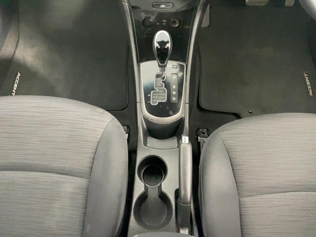 Photo '18' of Hyundai Accent