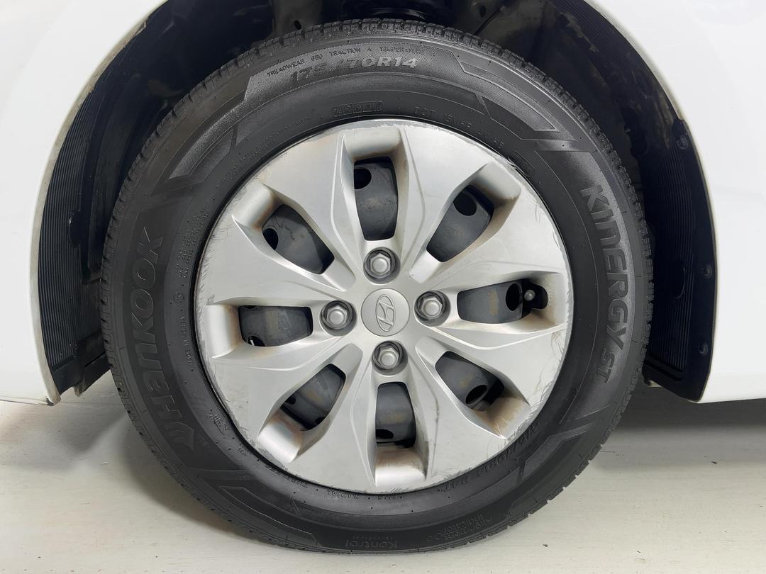 Photo '10' of Hyundai Accent