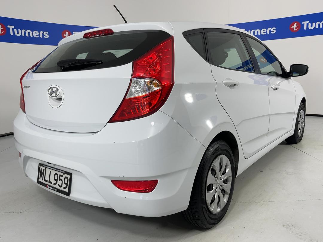 Photo '7' of Hyundai Accent