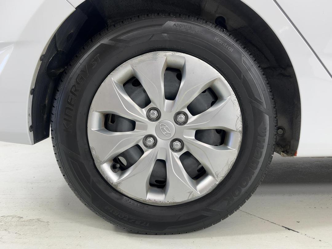 Photo '12' of Hyundai Accent