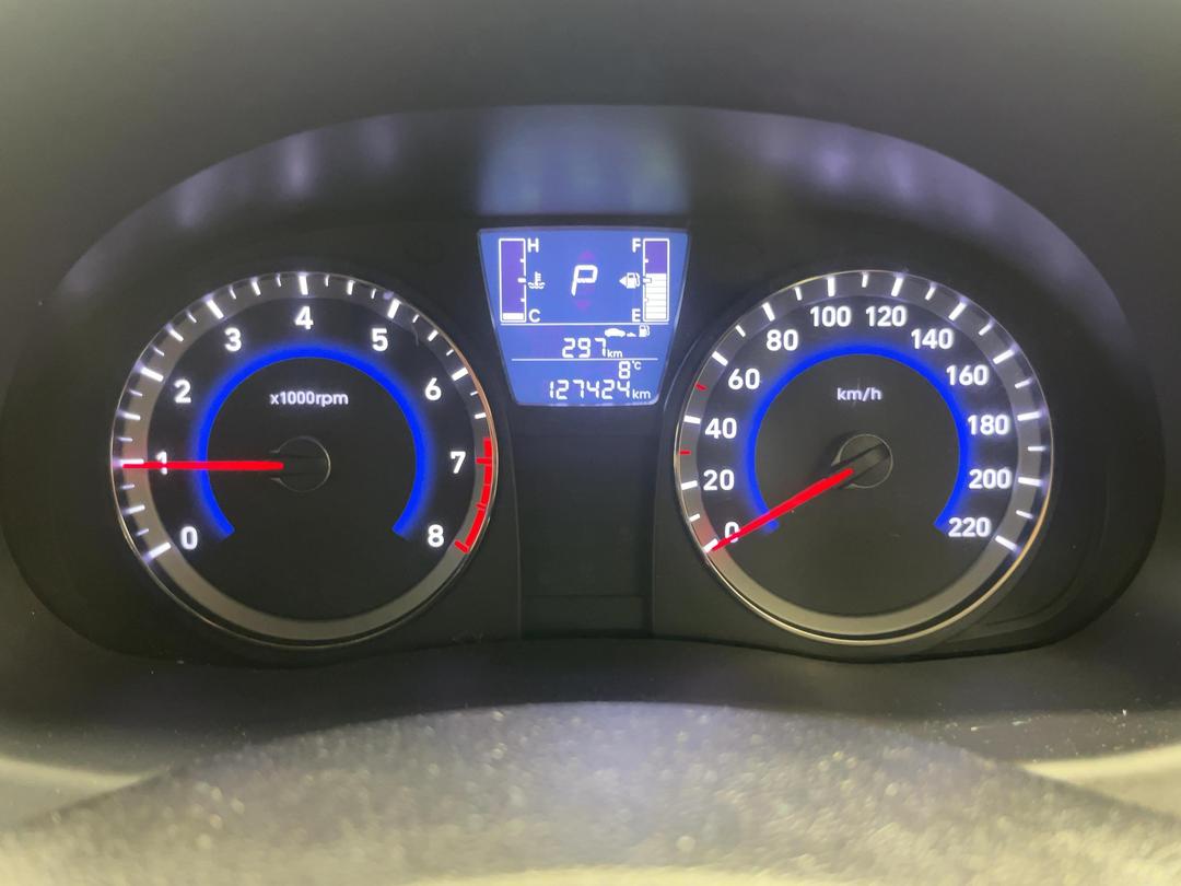 Photo '21' of Hyundai Accent
