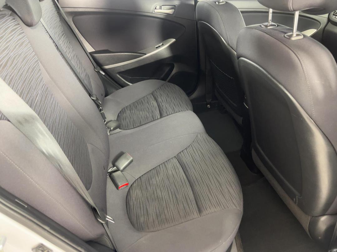 Photo '20' of Hyundai Accent