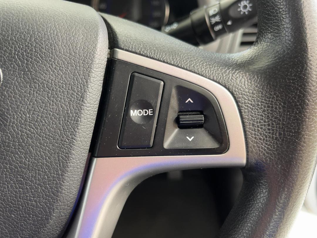 Photo '23' of Hyundai Accent