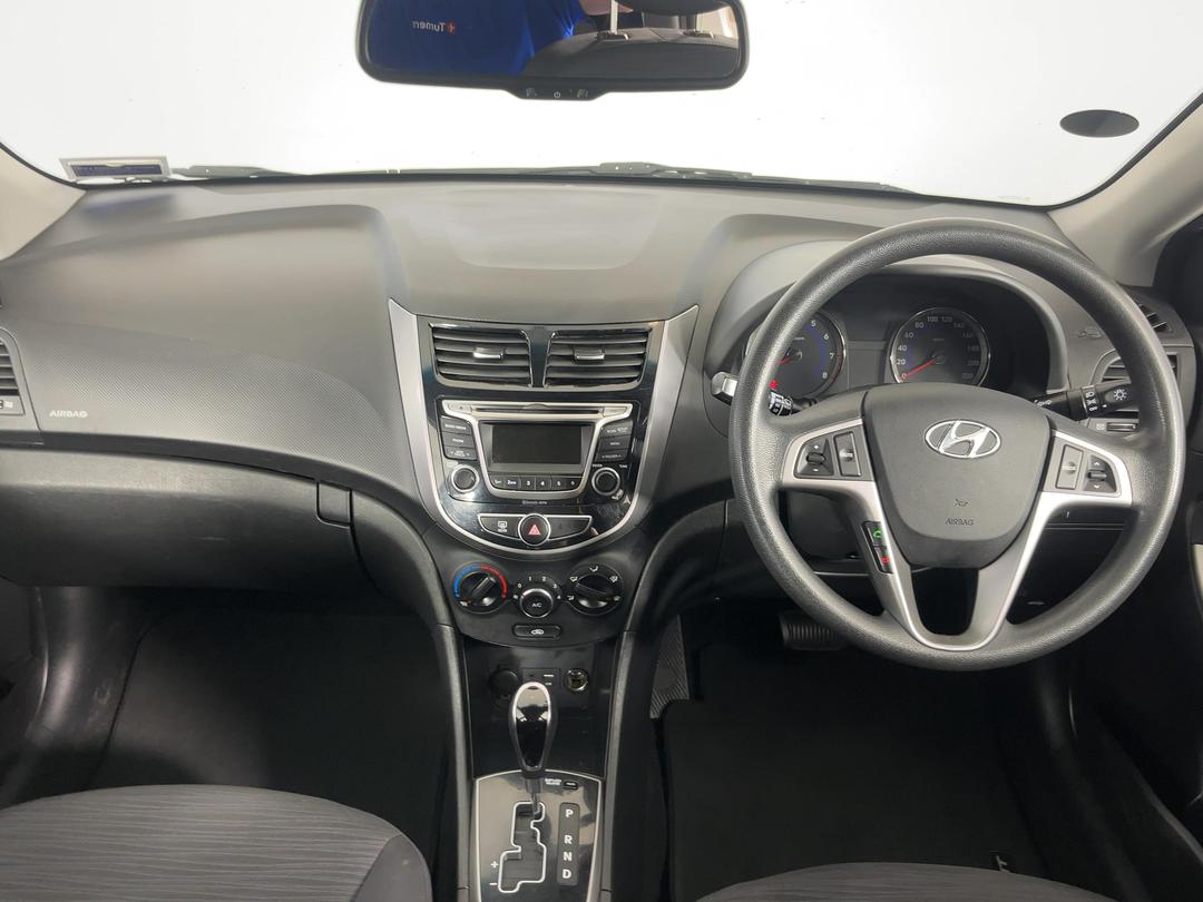Photo '17' of Hyundai Accent