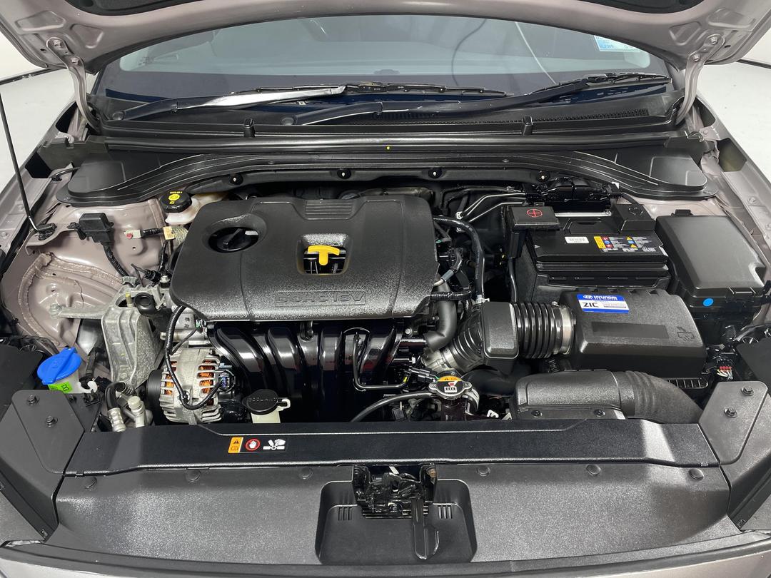 Photo '13' of Hyundai Elantra