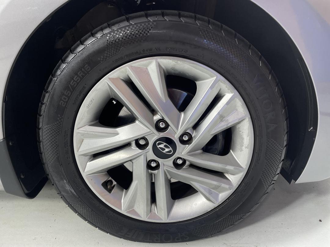 Photo '9' of Hyundai Elantra