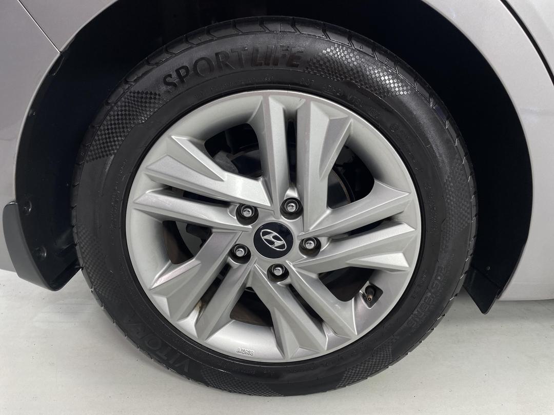 Photo '12' of Hyundai Elantra