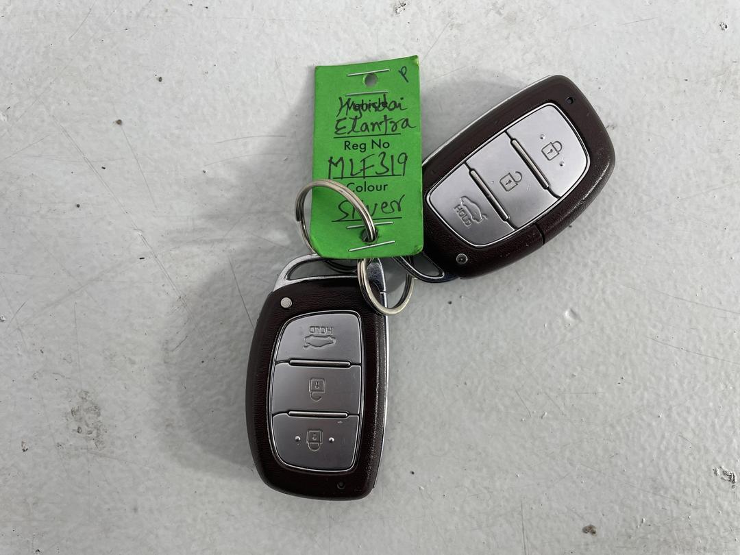 Photo '22' of Hyundai Elantra