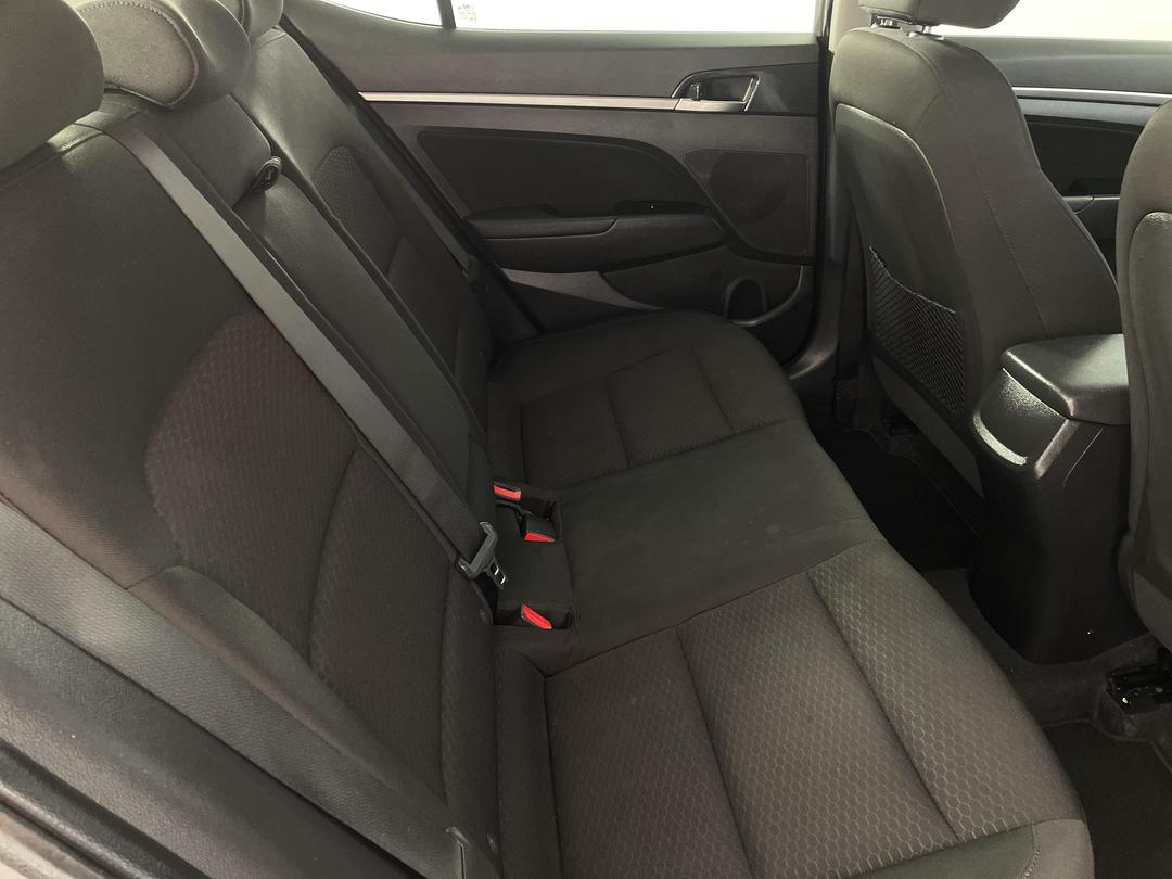 Photo '20' of Hyundai Elantra