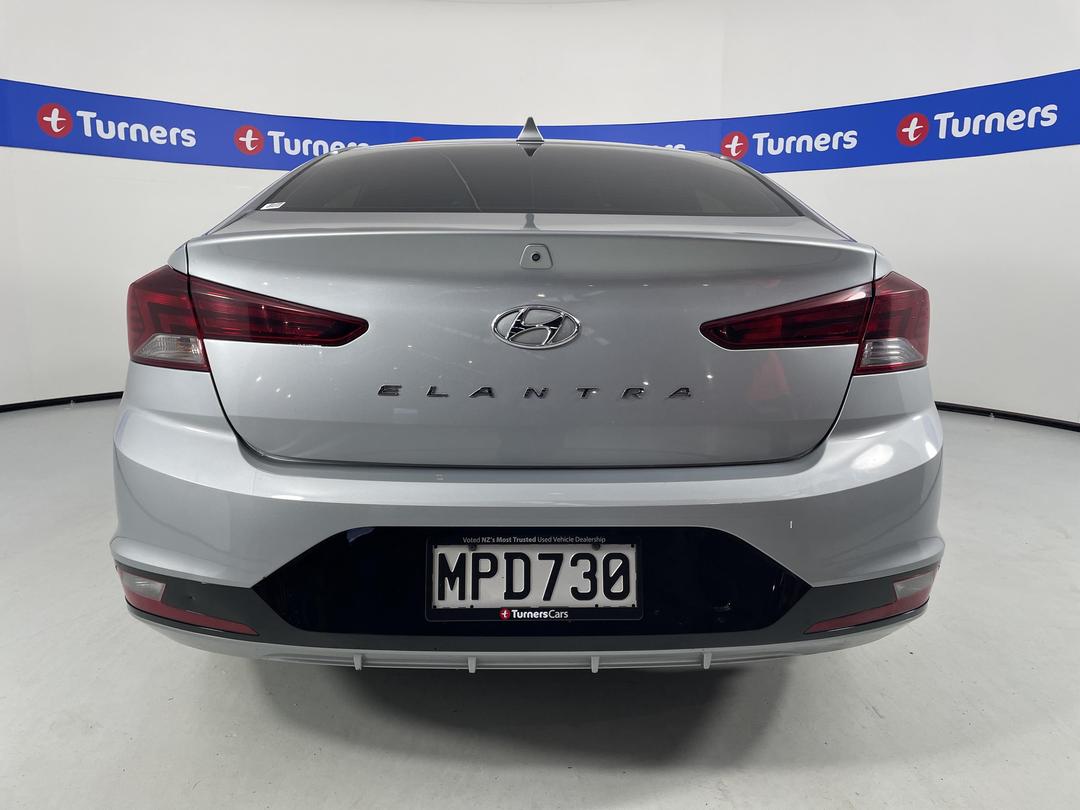 Photo '6' of Hyundai Elantra