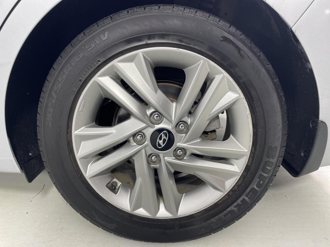 Photo '11' of Hyundai Elantra