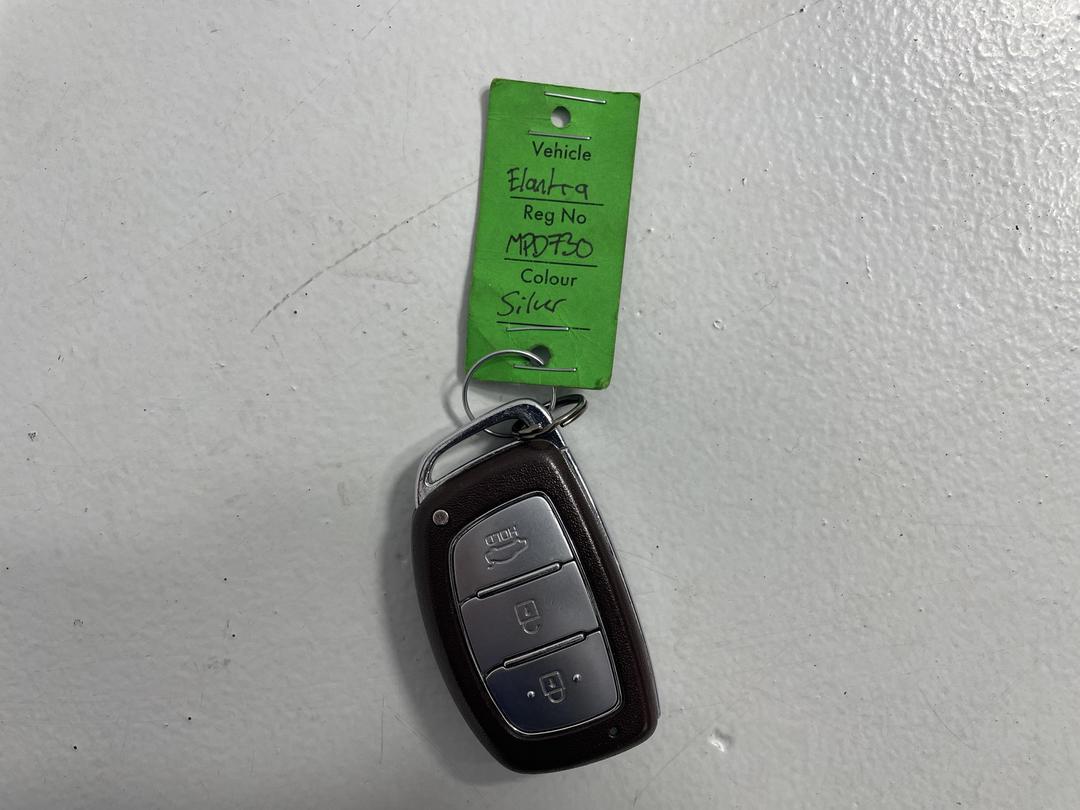 Photo '22' of Hyundai Elantra