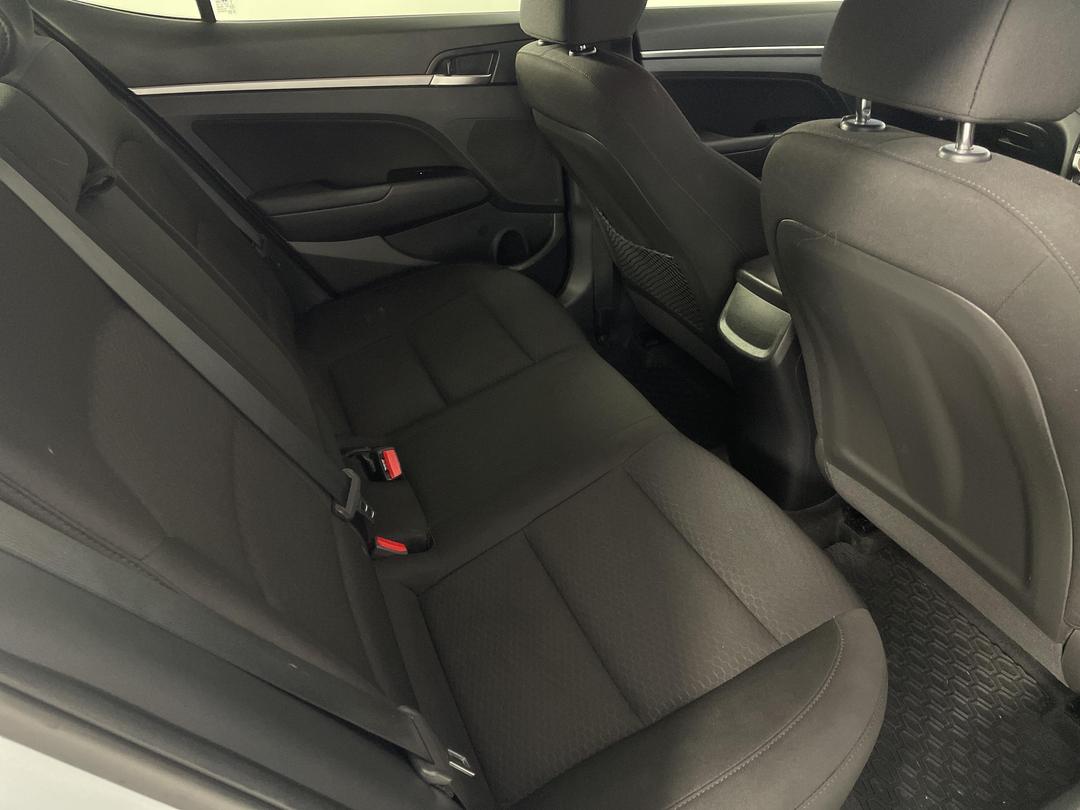 Photo '20' of Hyundai Elantra