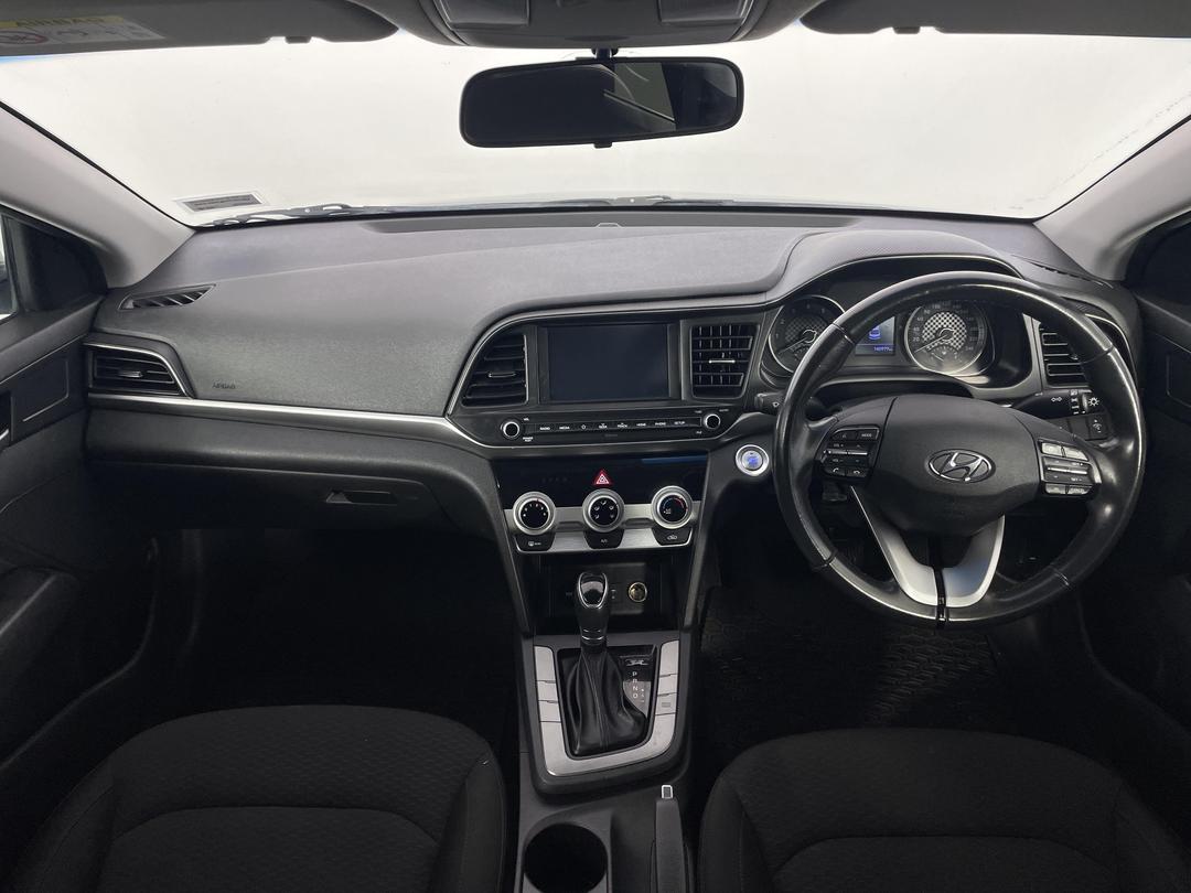 Photo '17' of Hyundai Elantra